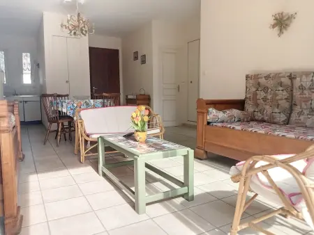Appartement RDC avec jardin à 500m de la plage et 800m des commerces - Photo 1