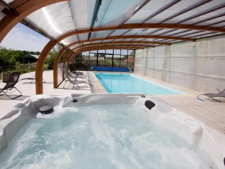 Grande maison avec piscine chauffée et spa dans la Manche - Photo 1