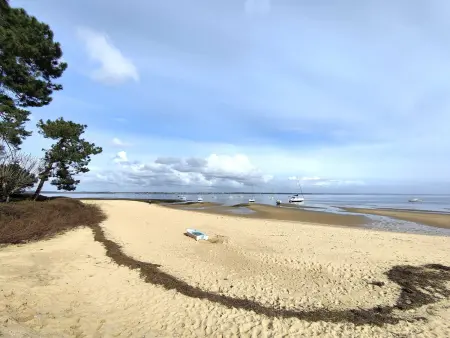 Villa lumineuse à 300m de la plage, 5min de l'océan en vélo, jardin et terrasse, proche commerces - Photo 1