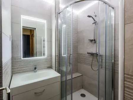Studio rénové 3 étoiles, 4/5 pers, proche pistes, balcon, parking - Photo 4