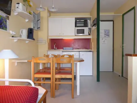 Studio cabine cosy avec balcon, bien équipé, accès rapide aux pistes et commerces – Montchavin Les Coches - Photo 2