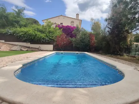 Villa Méditerranéenne avec Piscine, Jardin Privé, Proche Plage et Activités Costa Brava - Photo 1