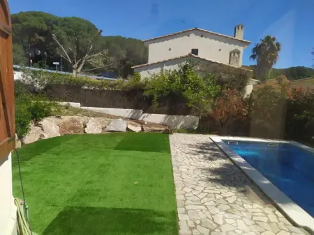 Villa Méditerranéenne avec Piscine, Jardin Privé, Proche Plage et Activités Costa Brava - Photo 3