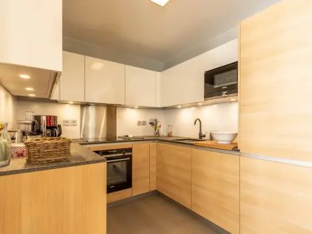 Appartement moderne 4 pièces avec piscine, spa, parking et accès direct aux pistes - Photo 7