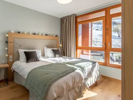 Appartement moderne 4 pièces avec piscine, spa, parking et accès direct aux pistes - Photo 17