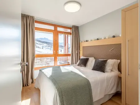 Appartement moderne 4 pièces avec piscine, spa, parking et accès direct aux pistes - Photo 18