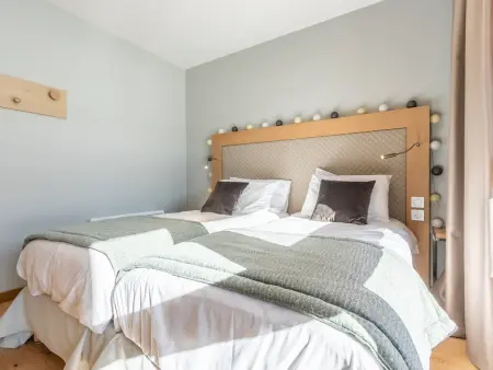 Appartement moderne 4 pièces avec piscine, spa, parking et accès direct aux pistes - Photo 21