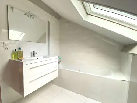 Villa rénovée avec terrasses, proche forêt - 8 pers, calme, wifi et ménage inclus - Photo 8
