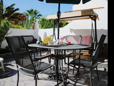 Charmant Bungalow à Adeje avec Terrasses Privées, Proche Plage de Torviscas et Commodités - Photo 4