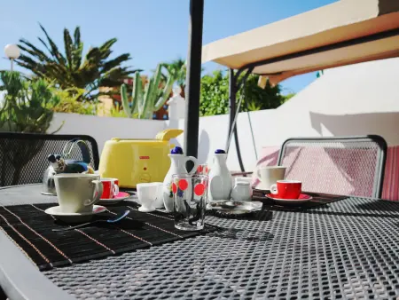 Charmant Bungalow à Adeje avec Terrasses Privées, Proche Plage de Torviscas et Commodités - Photo 5