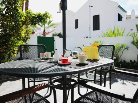 Charmant Bungalow à Adeje avec Terrasses Privées, Proche Plage de Torviscas et Commodités - Photo 7