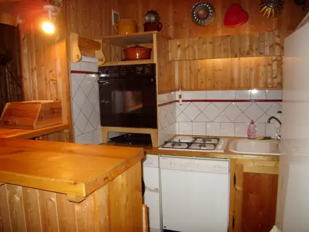 Appartement cosy 5 pers., centre Cernix, proche pistes, commerces, navette, parking, balcon & terrasse - Photo 3