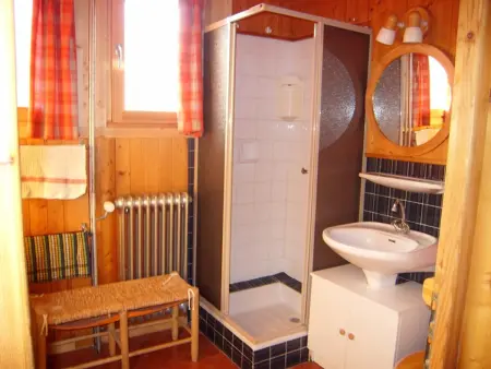 Appartement cosy 5 pers., centre Cernix, proche pistes, commerces, navette, parking, balcon & terrasse - Photo 7