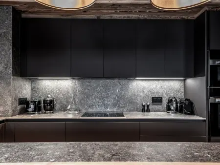 Luxueux Appartement 5 Chambres avec Spa et Terrasse Spacieuse au Rond Point des Pistes, Les Allues - Photo 8