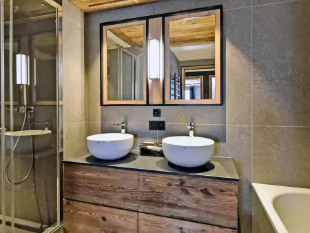 Luxueux Appartement 5 Chambres avec Spa et Terrasse Spacieuse au Rond Point des Pistes, Les Allues - Photo 13