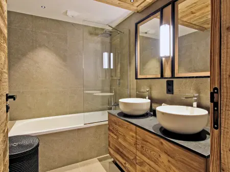 Luxueux Appartement 5 Chambres avec Spa et Terrasse Spacieuse au Rond Point des Pistes, Les Allues - Photo 15