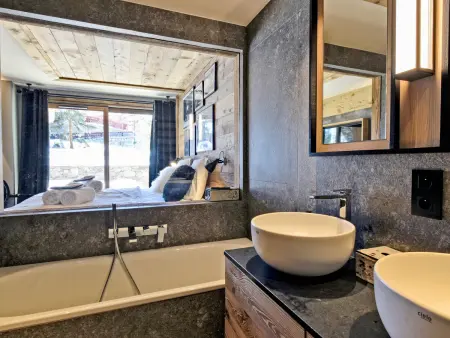 Luxueux Appartement 5 Chambres avec Spa et Terrasse Spacieuse au Rond Point des Pistes, Les Allues - Photo 17