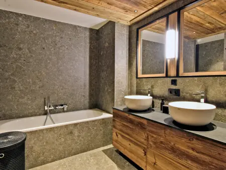 Luxueux Appartement 5 Chambres avec Spa et Terrasse Spacieuse au Rond Point des Pistes, Les Allues - Photo 19