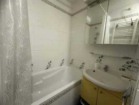 Appartement 2 pièces près des pistes avec parking inclus - Photo 3