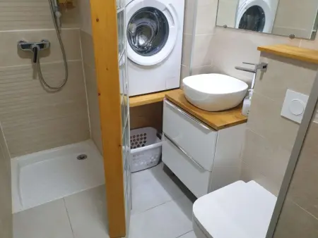 Studio Cabine 4 Pers avec Aperçu Mer, Proche Plage, Terrasse, Parking Privé et Clim à Fréjus - Photo 6