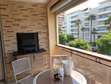 Studio Cabine 4 Pers avec Aperçu Mer, Proche Plage, Terrasse, Parking Privé et Clim à Fréjus - Photo 8