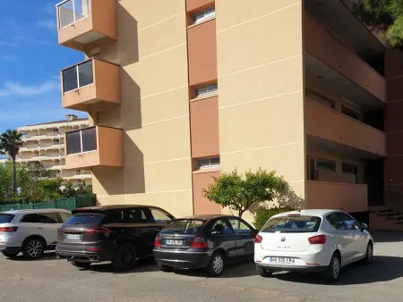 Studio Cabine 4 Pers avec Aperçu Mer, Proche Plage, Terrasse, Parking Privé et Clim à Fréjus - Photo 10