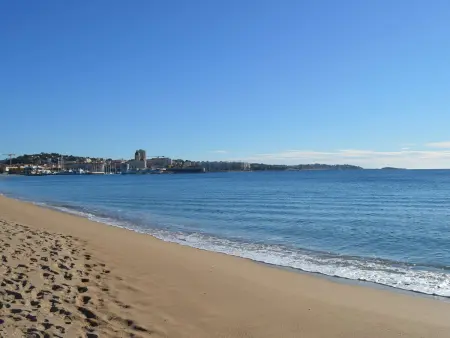 Studio Cabine 4 Pers avec Aperçu Mer, Proche Plage, Terrasse, Parking Privé et Clim à Fréjus - Photo 12