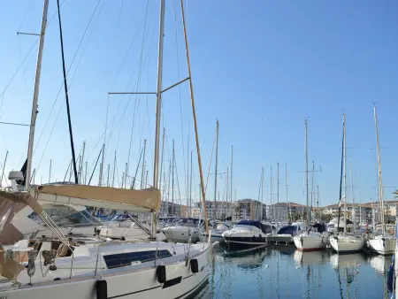 Studio Cabine 4 Pers avec Aperçu Mer, Proche Plage, Terrasse, Parking Privé et Clim à Fréjus - Photo 13