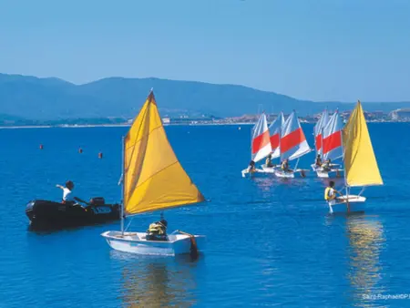 Studio Cabine 4 Pers avec Aperçu Mer, Proche Plage, Terrasse, Parking Privé et Clim à Fréjus - Photo 14