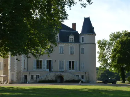 Demeure charmante bordant l'Indre avec piscine, vélos, barque, canoé, pédalo et coin pêche. - Photo 4
