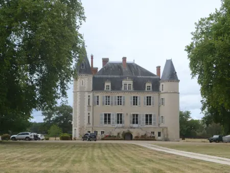 Maison de charme avec piscine couverte, vélos, barque et coin pêche, proche Châteauroux et George Sand - Photo 6