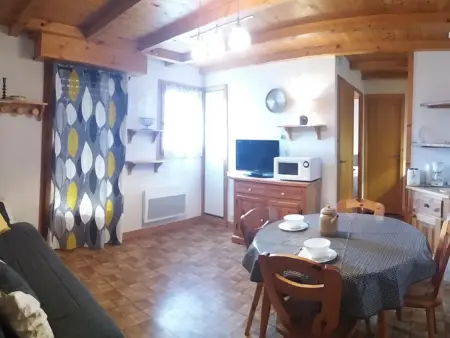 Appartement cozy 4 pers, 2 chambres, proche pistes et commerces, balcon, parking, animaux acceptés - Photo 2