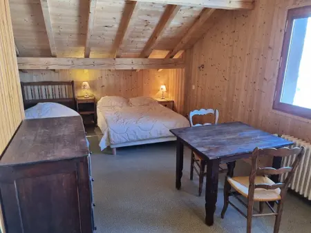 Grand chalet 11 pers, 4 chambres, Sud, proche ski - Photo 4