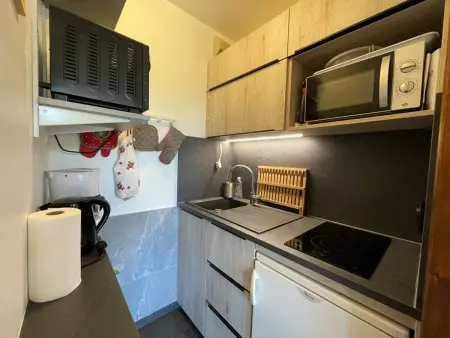 Studio cosy rez de chaussée 4 pers. près des pistes, équipé avec terrasse et parking. - Photo 2