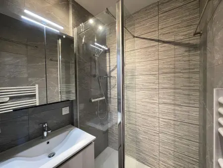 Studio cosy rez de chaussée 4 pers. près des pistes, équipé avec terrasse et parking. - Photo 4