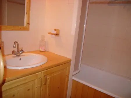 Charmant appartement 2P pour 5 pers, à deux pas des pistes, balcon, cuisine équipée, parking, animaux ok - Photo 6