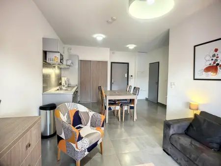Bel F2 climatisé, terrasse, parking, à 50m des Thermes de Lamalou-les-Bains, animaux acceptés - Photo 5