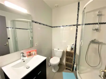 Bel appartement rénové avec WIFI à 200m de la plage de Trégastel - Photo 10