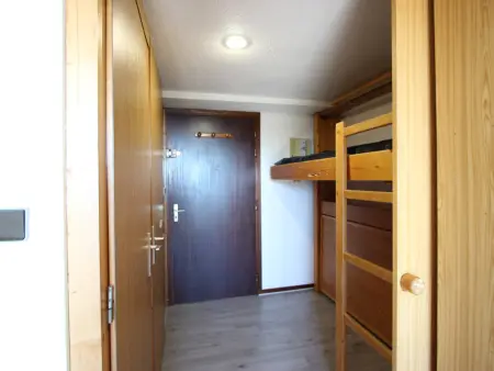 Studio cabine rénové, balcon ouest, parking couvert - Photo 3