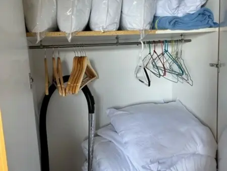 Studio cabine rénové, balcon ouest, parking couvert - Photo 8