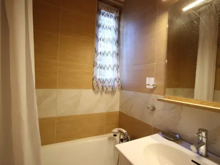 Appartement 30 m² avec balcon, à proximité des pistes et des commerces, animaux acceptés - Photo 8
