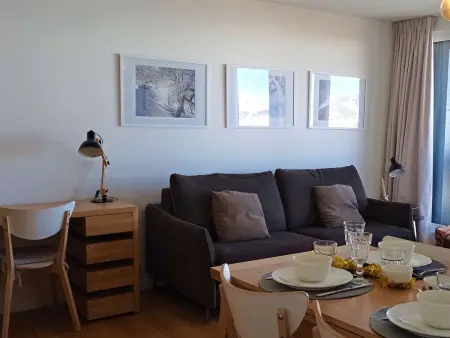 Appartement rénové 47m² - 6 pers, proche pistes et commodités, quartier animé, parking inclus - Photo 2