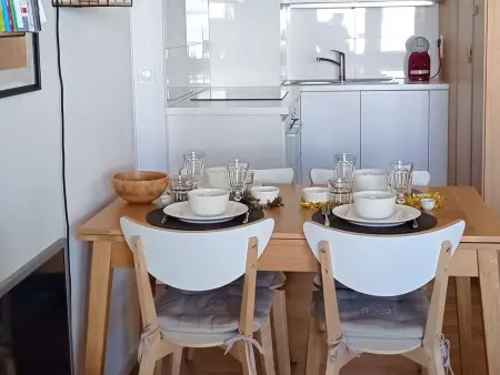 Appartement rénové 47m² - 6 pers, proche pistes et commodités, quartier animé, parking inclus - Photo 4
