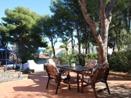 Grand appartement à Llançà avec terrasse et garage, à 50m de la mer - Photo 1