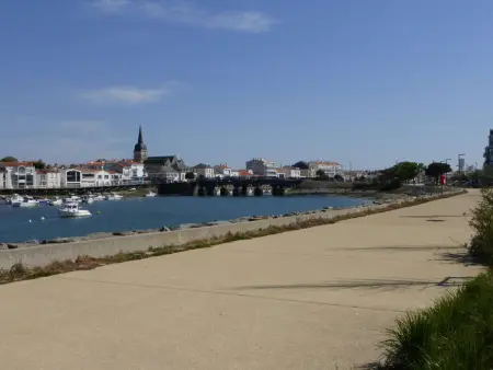 Maison rénovée 4 pièces, terrasse, parking, proche plage et centre-ville - Saint-Gilles-Croix-de-Vie - Photo 20