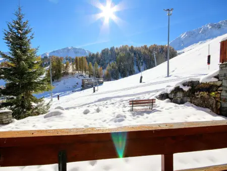 Appartement rénové avec terrasse et accès direct aux pistes - Photo 1