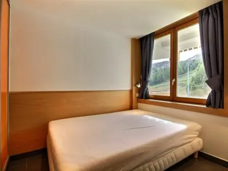 Appartement rénové avec terrasse et accès direct aux pistes - Photo 4