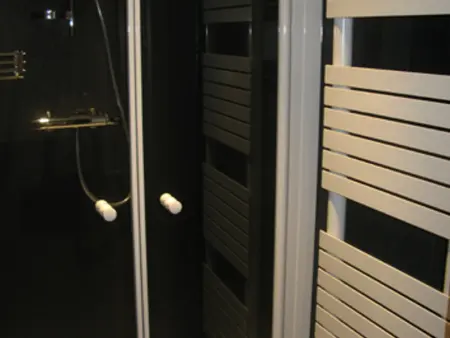Appartement rénové avec terrasse et accès direct aux pistes - Photo 8