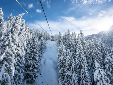 Studio rénové skis aux pieds, balcon sud, parking inclus, proche commerces et garderie. - Photo 8