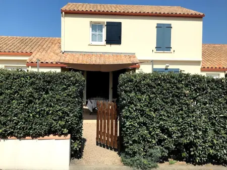 Maison 3 pièces près de la plage avec piscine, terrasse, et parking à Bretignolles-sur-Mer. - Photo 1